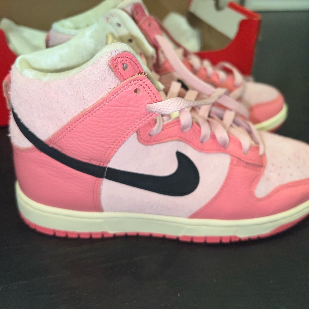 Nike Dunk High 7.5 women's pink air Jordan